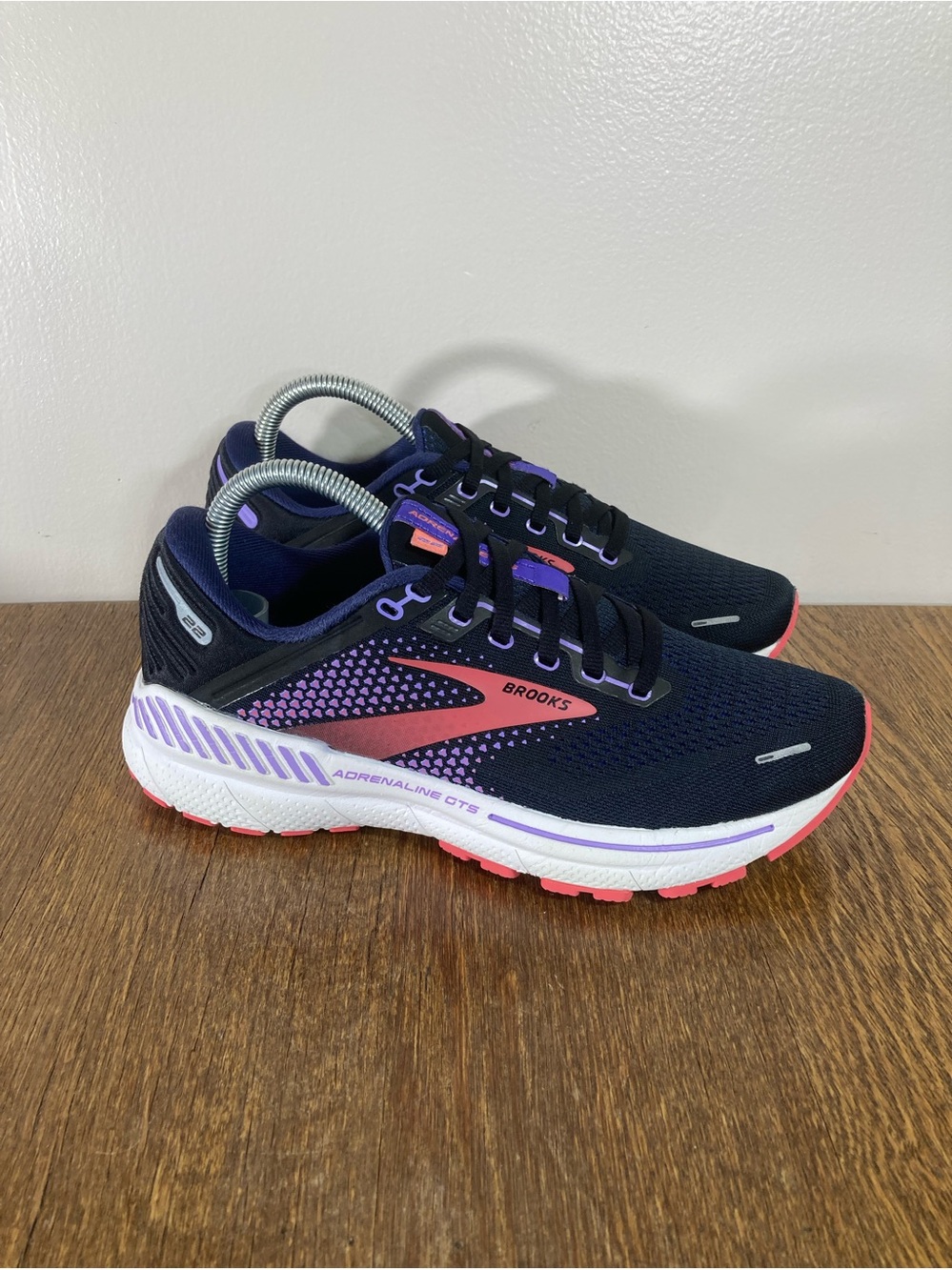 Brooks Adrenaline GTS 22 Running Shoe Women’s Size 8 Nightshadow/Viola/Pink